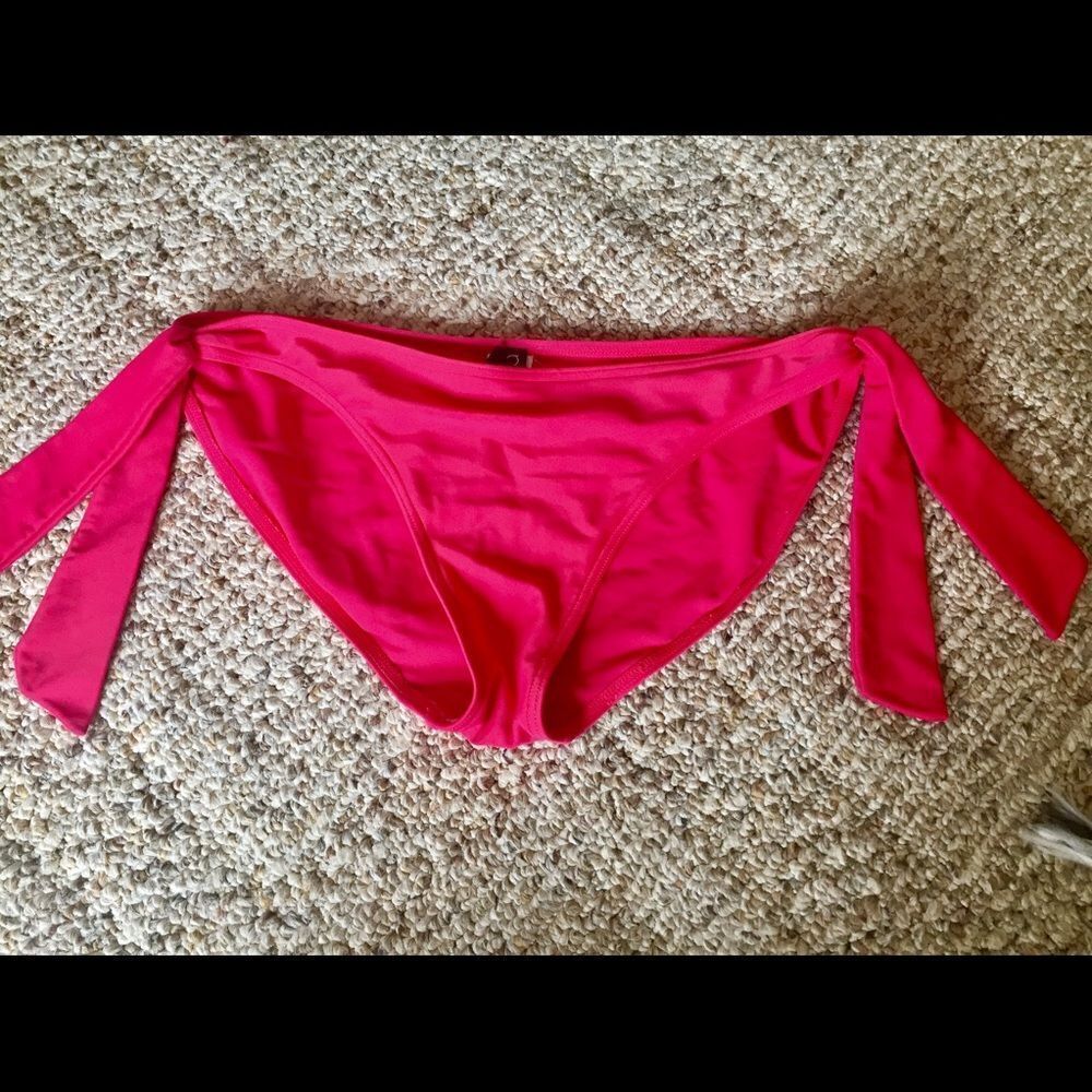 Bikini bottom in pink/red by Milena in medium